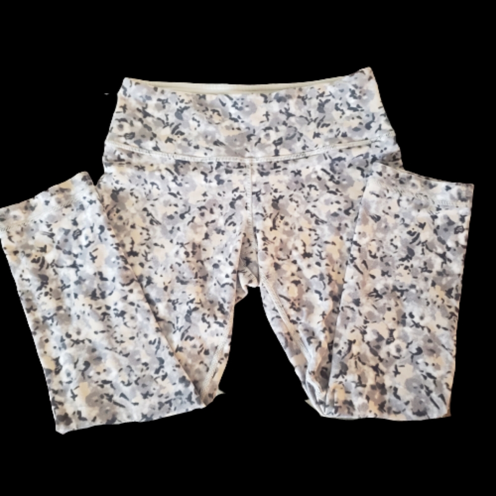 Lululemon athletica 21" Gray Floral Crop Leggings